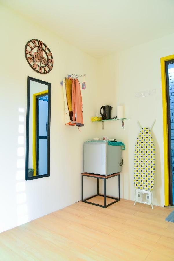 Purple Cube At Lumut Cube Homestay Kontena Kültér fotó